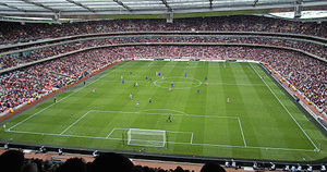 300px-Emirates_Stadium,_Arsenal_vs._Everton_2006-10-28